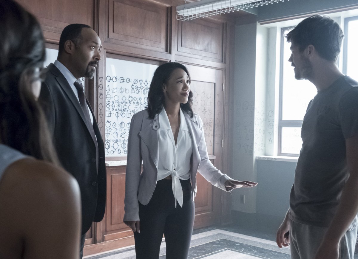 chicabrava16's tweet photo. Some of my favorite Iris WestAllen stills this season. Love how she's grown as a leader! #TheFlash #RunIrisRun @candicekp @FLASHtvwriters https://t.co/lt6aiRvoKJ