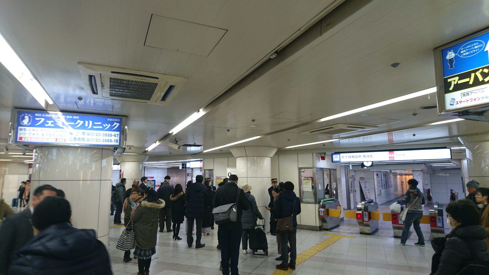 画像 地下鉄梅田駅 東三国で人身事故のため 入場できません運転再開には時間がかかるとのアナウンスあり 御堂筋線 T Co Oizbnaqrm8 まとめダネ