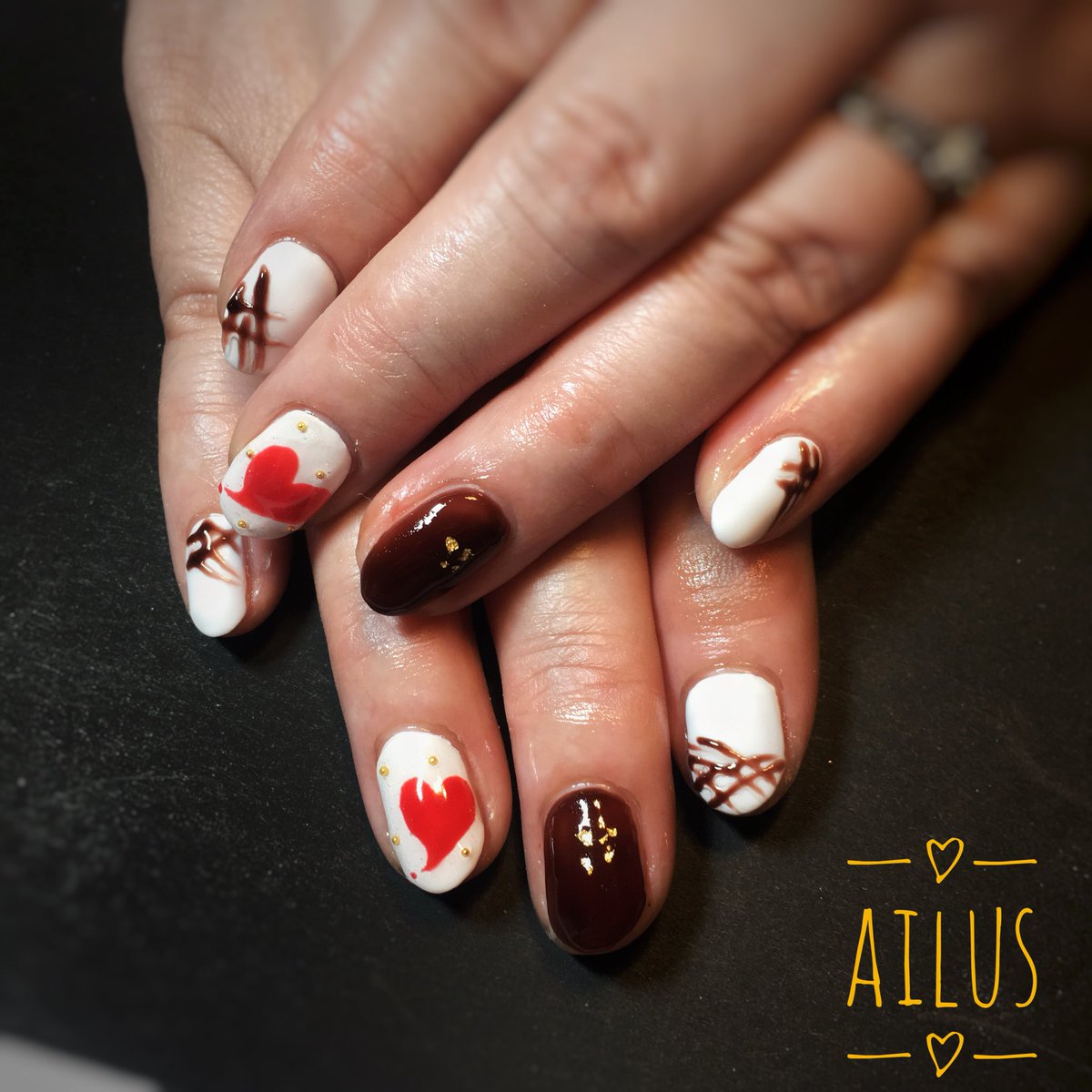 Nailshiori's tweet photo. Happy Valentines🍫💗
AILUSでは初めてのバレンタイン😍💗
今年のバレンタインネイルです✨
アポロに紗々…💗💗
どれもおいしそう🤤

ネイルしたい方はAILUSへ💅
LINE、DMお待ちしています！
LINEID→@lcd8802w 
RT&amp;いいねお願いします😊💗 https://t.co/HCLYVsIztx