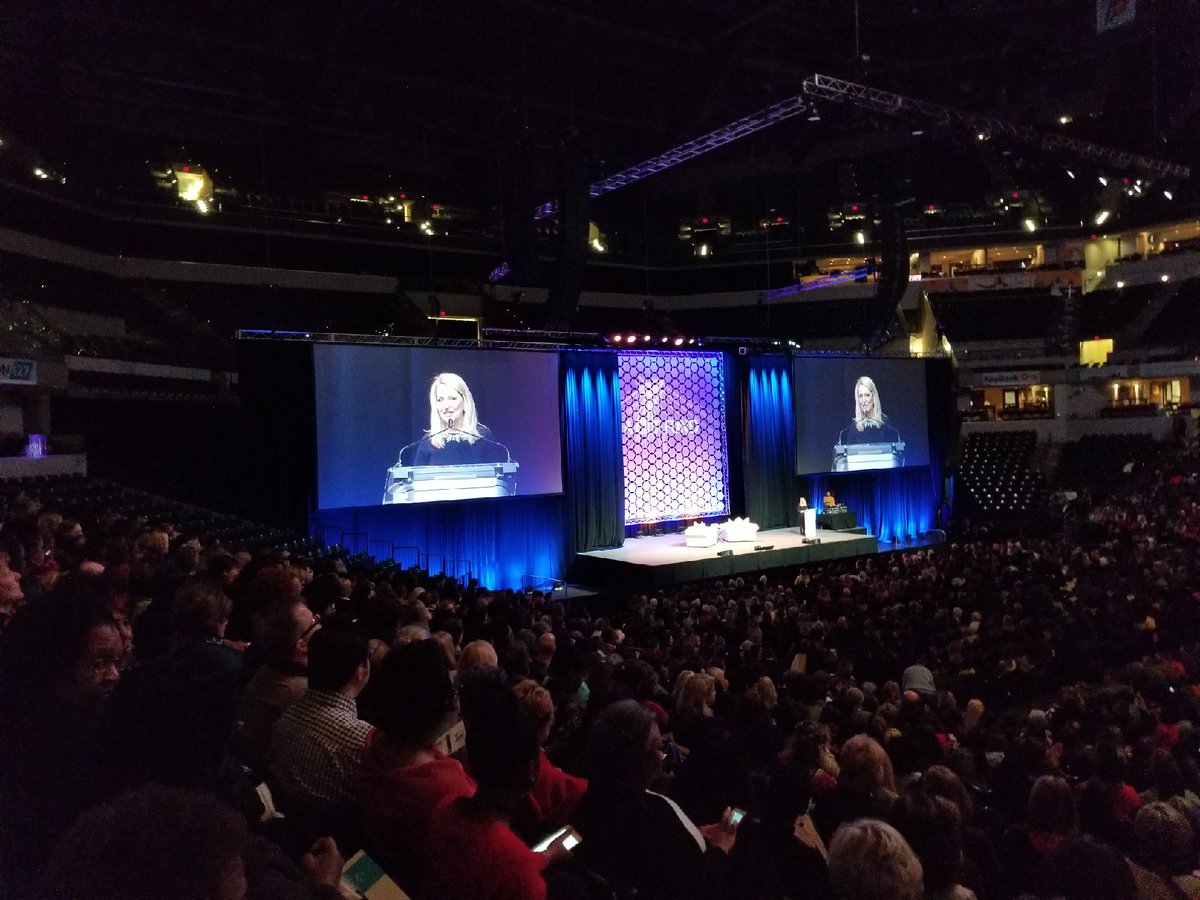 _Markeys_'s tweet photo. Just a few more pics from tonight's event with @womensfundindy featuring FORMER FIRST LADY MICHELLE OBAMA. #proav #projection #lighting #eventtechnology #audiopros https://t.co/pBI0WvFgI7