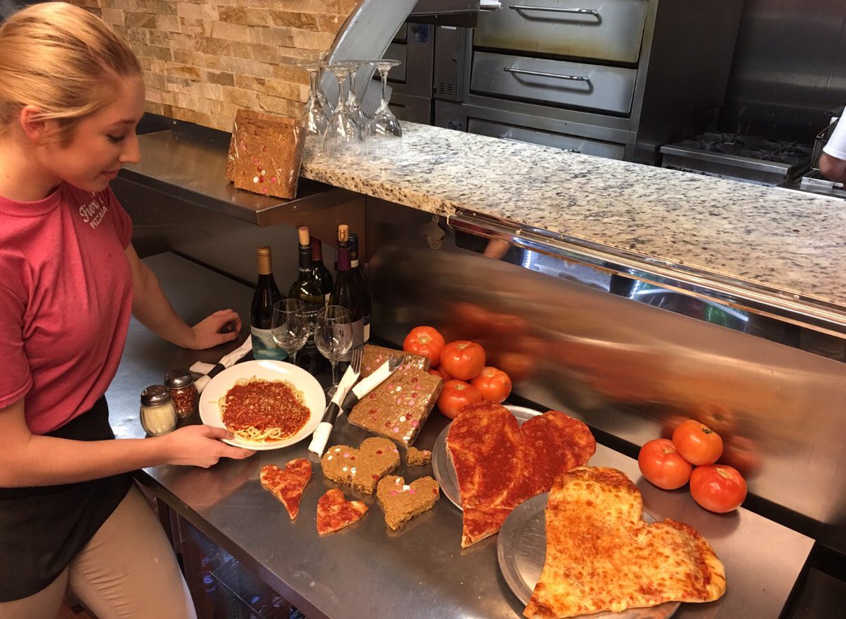 FiorisPizzaria's tweet photo. Love at first bite!❤️ https://t.co/8HQmVqtzgN
