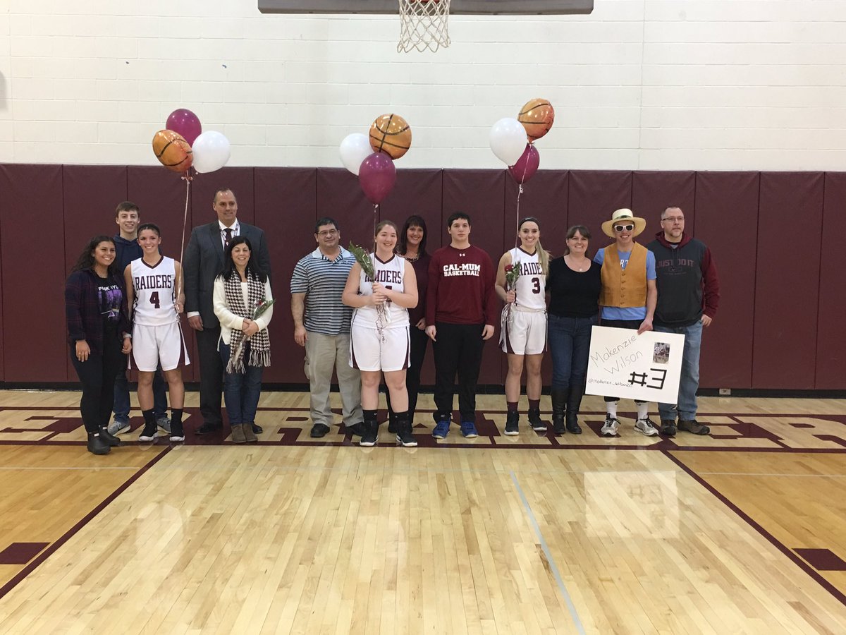 CalMumHoops's tweet photo. Varsity girls pick up the win on Senior Night vs Avon 39-24. @elyse_vanauken led with 18 and 7 reb. @Mak__Wilson finished with 8 pts and @dannimolisani added 6 pts #CalMumHoops https://t.co/KL3ixIPKj9