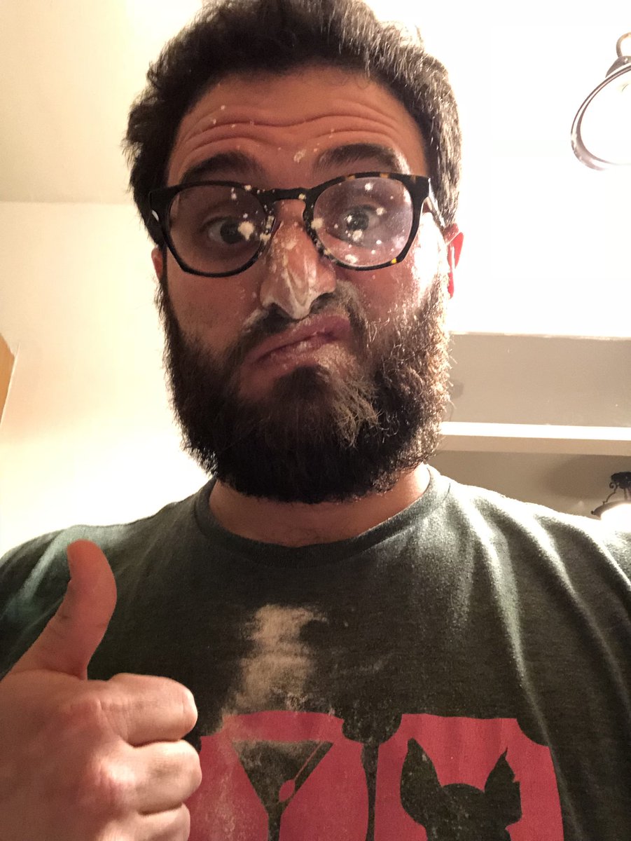Inf_Adel's tweet photo. #TFW youโre trying to scrape the sides with one hand, and the mixer in the other...but then remember your hands canโt operate independently of each other #BakingBaked https://t.co/PrkBnJFz0F