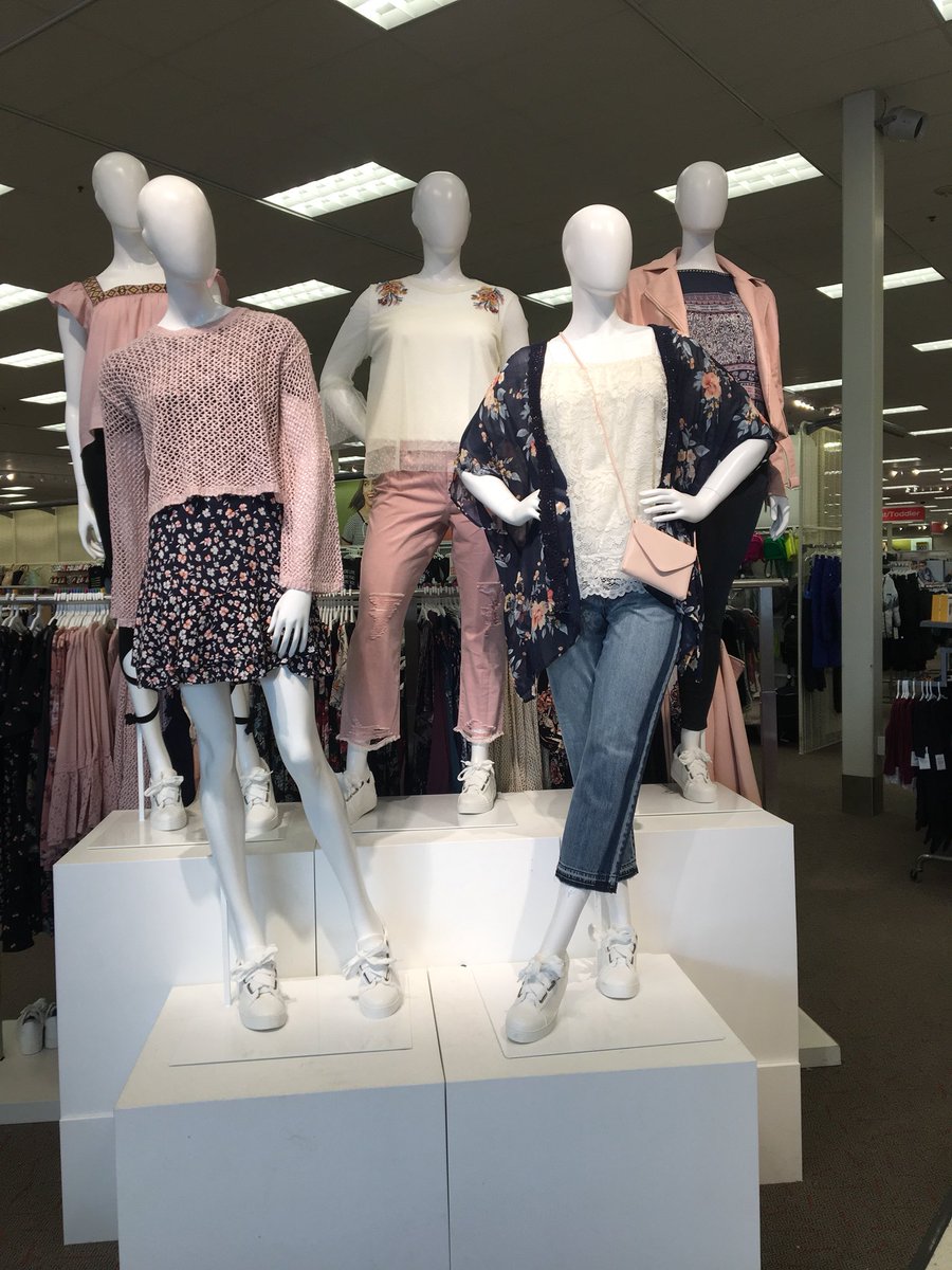 Thinking pink for Valentine’s Day! 💕 #theFrid #targetstyle #xhil
