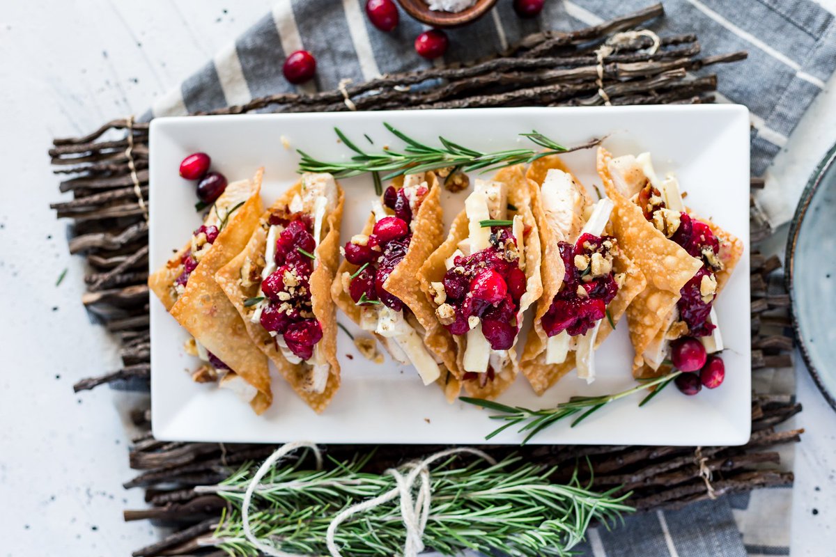 PowerbyMomBlog's tweet photo. This Cranberry Brie Chicken Wonton Tacos Recipe is great for Valentine's Day or any day too ;) https://t.co/ctlz7XR0iu   #LoveCDNChicken https://t.co/Urv3WIgaIm