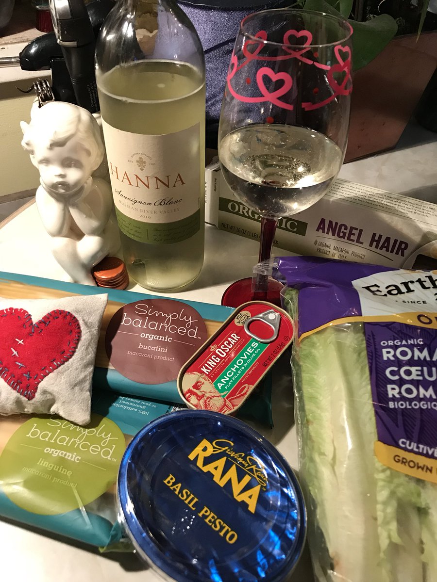 Easy question: Sauvignon blanc for  <a href="/wowsonoma/">womanowned.wine</a> with @amybesscook #winestudio from <a href="/HannaWinery/">HANNA Winery</a> owned by Christine Hanna paired with Cesar salad and pesto. Hard question: which organic pasta? Linguine? Capellini? Bucatini?