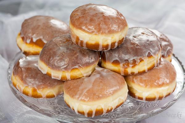 Happy #FatTuesday! How are you celebrating? #paczki