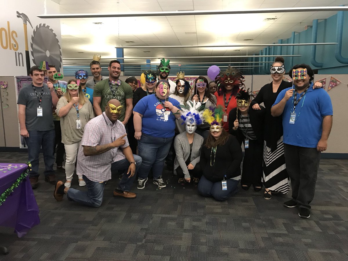 DrewsDynasty1's tweet photo. Huge shout out to my New hire class and their Participation with Mardi Gras day. Including the winner of the best  mask! #Greatgroup @carawfields  @cj5951Cat @weberanj #wegotnext Super excited about what’s to come #Ocala2018  now that’s a Mardi Gras mask AT&amp;T style! https://t.co/MVhl9GPJZN