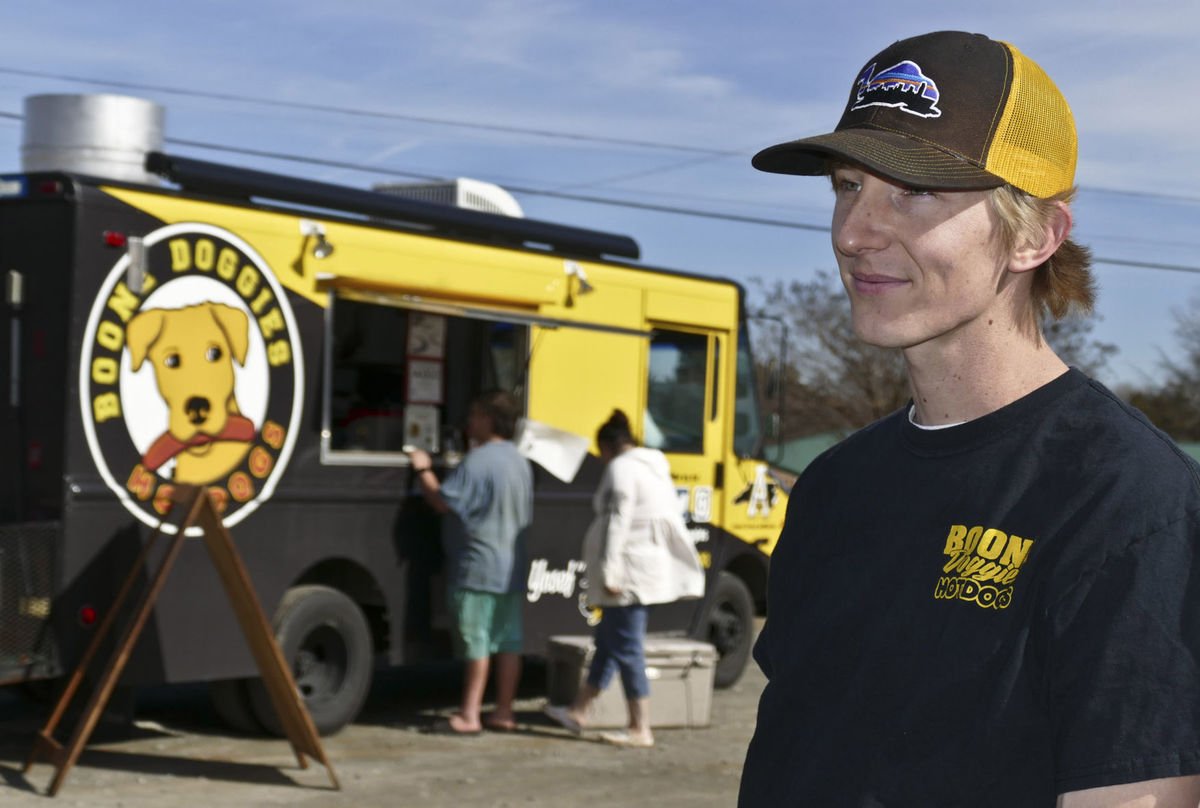 RelishNOW's tweet image. RT @JournalNow: @boonedoggies food truck enters its second year #wsfoodtruck bit.ly/2BqdqzL