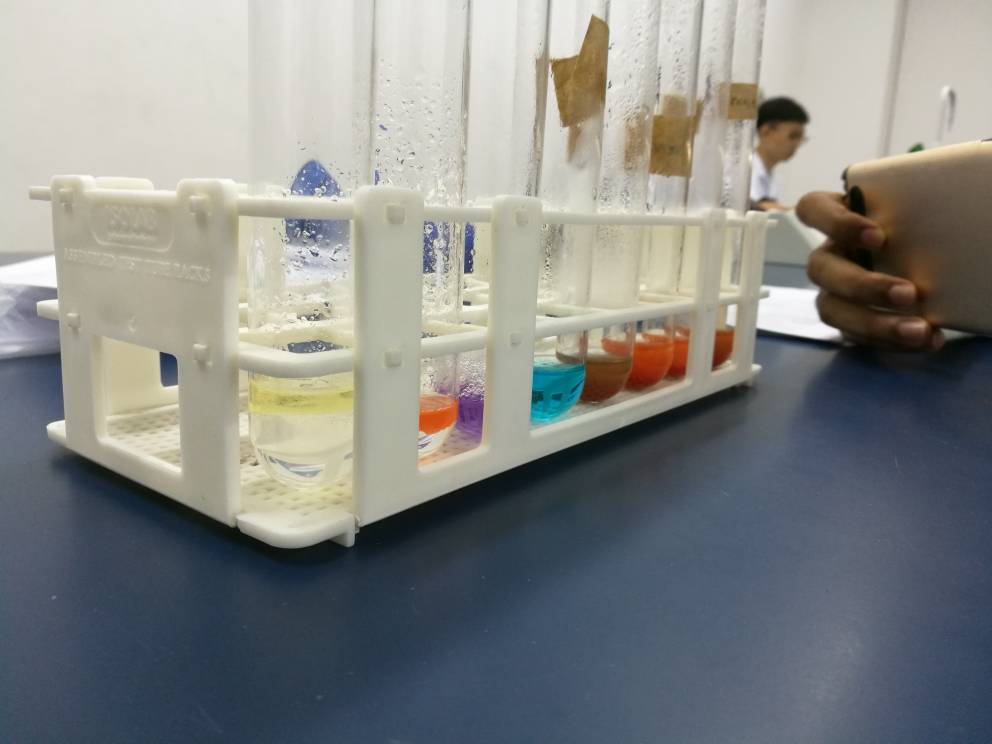 JASONRAJEDWARD's tweet photo. Experiment time in biology lab with *Friends--GroupMates* π€π€
Using different liquids/chemicals and important material is ^saliva^
#UTAR #Utarians
#Sharveen #Vicky @JASONRAJEDWARD @efrenpravin https://t.co/VdPLdQv4WO