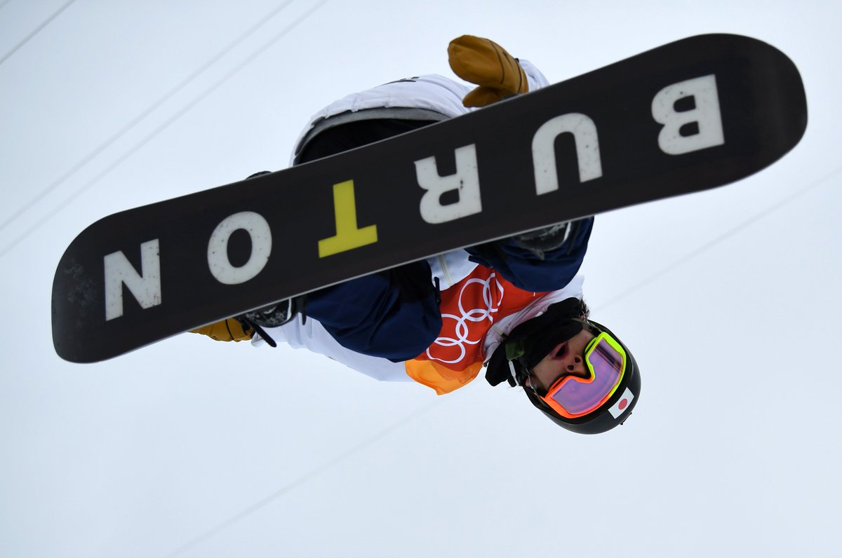 BREAKING Ayumu Hirano wins silver medal in halfpipe snowboarding