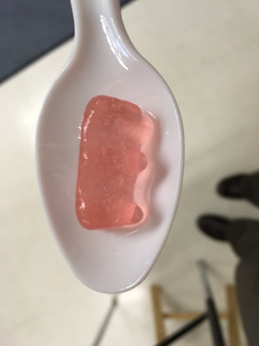 Miss_Garland_4's tweet photo. 🔎Results of our Gummy Bear Experiment!🔍Which gummy soaked in... Water? Vinegar? Salt water? Baking soda water? #observe👀 #drawconclusions📝 https://t.co/rjd5Z2auHD