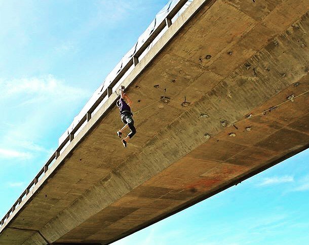 klimberz's tweet photo. #urbanclimbing under a bridge in #bahiablanca #argentina 📷 @elin.justel https://t.co/m380UP30UI https://t.co/FqMj6AtPkA