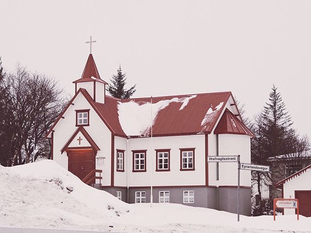 georgiexoxo's tweet photo. The most enchanting little red church on my walk into the centre of Akureyri last week ⛪❤️🇮🇸
.
.
.
.
#iceland #akureyri #northerniceland #travelling #travelingram #traveling #adventure #wanderlustdiary #icelandphoto #icelandlife #traveltuesday #w… https://t.co/dOPUleWU4o https://t.co/9aRgeBX0eO