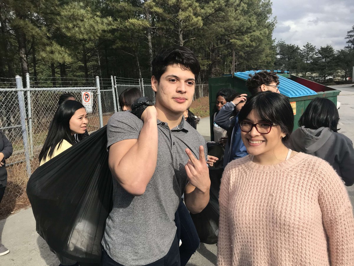 _MHSKeyClub's tweet image. Thank you to our MUSTANGS who participated in the cleanup service event today! Our school looks even better than before. 💙 #mustangscare #keyclub