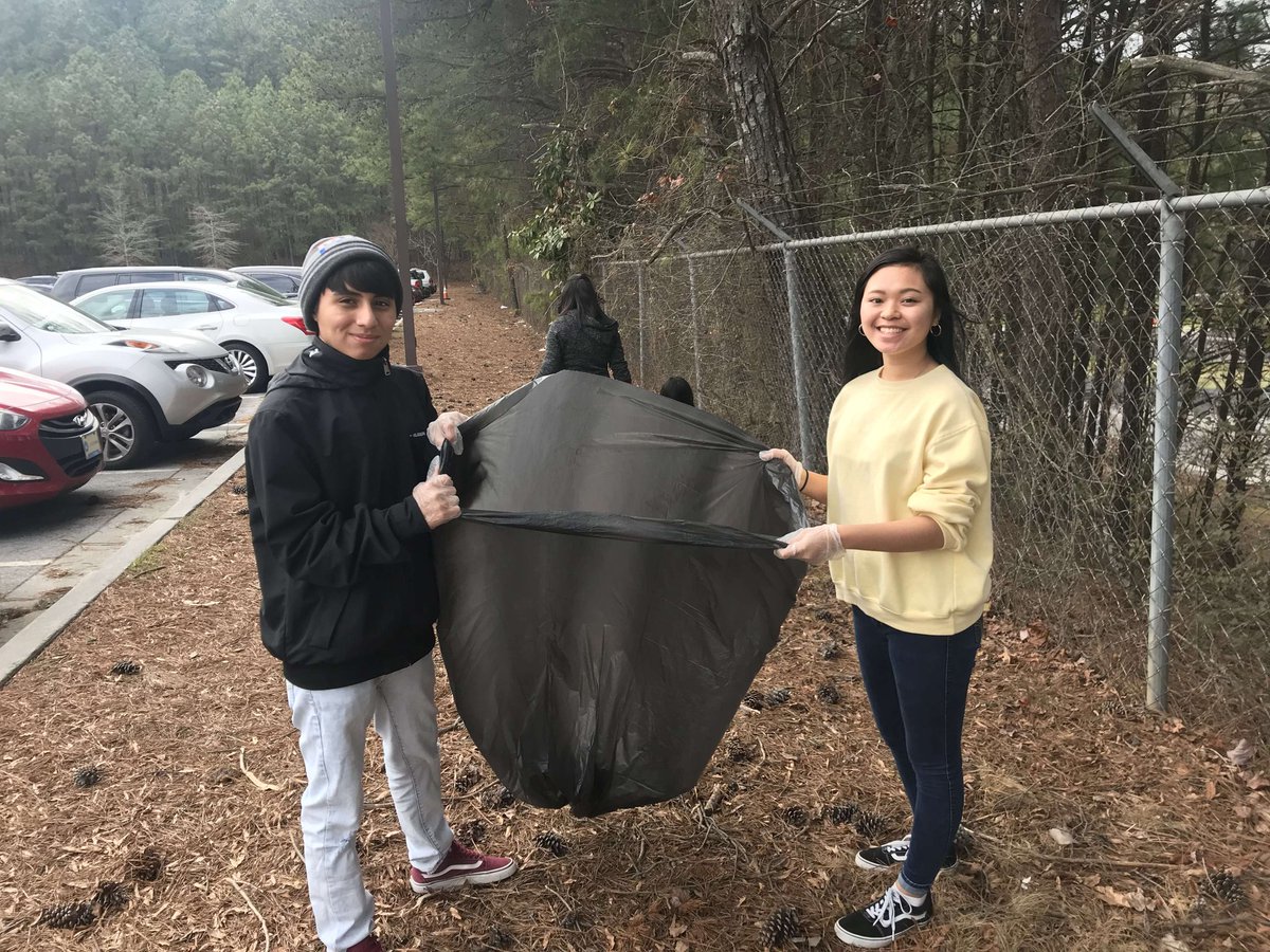 _MHSKeyClub's tweet image. Thank you to our MUSTANGS who participated in the cleanup service event today! Our school looks even better than before. 💙 #mustangscare #keyclub
