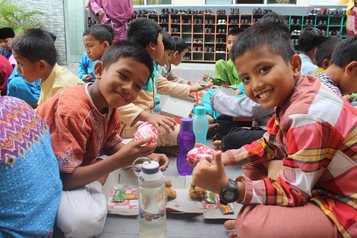 JuaraSD_Pku's tweet photo. Donasi gizi juara untuk siswa @JuaraSD_Pku donaso donatur @rumahzakat https://t.co/zTC6tSCiAh
