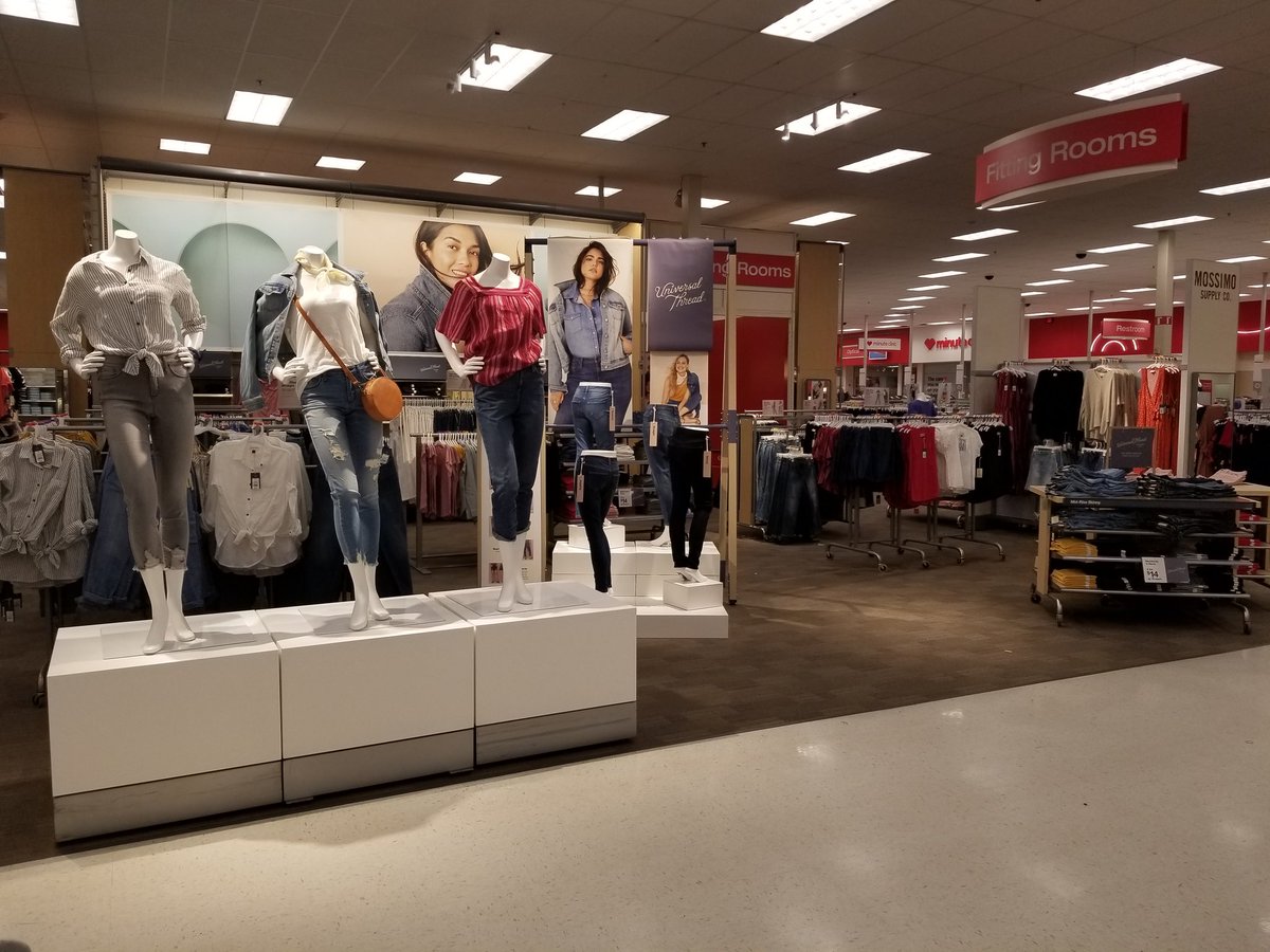 AngelaD102's tweet photo. So ready for jeans that fit! #R100FindYourFit #UniversalThread #d102FitsBest @JenieBrisson @ButrynMatt @CristinErdman @CrawfordAmy2 @TonyEnyi @jaketargetap @kaylyn_VMTL @KDupay https://t.co/vlSgkA1qAa