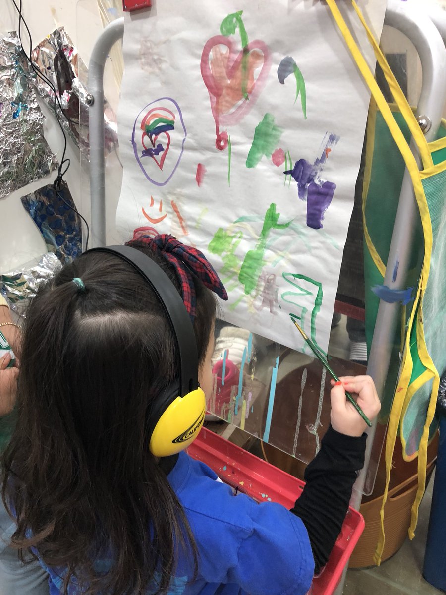 ms_suepark's tweet photo. Painting with classical 🎼 
I believe in power of music!
#HowtoExpressOurselves
 @Intl_Chadwick https://t.co/cX4RgpHTQ6