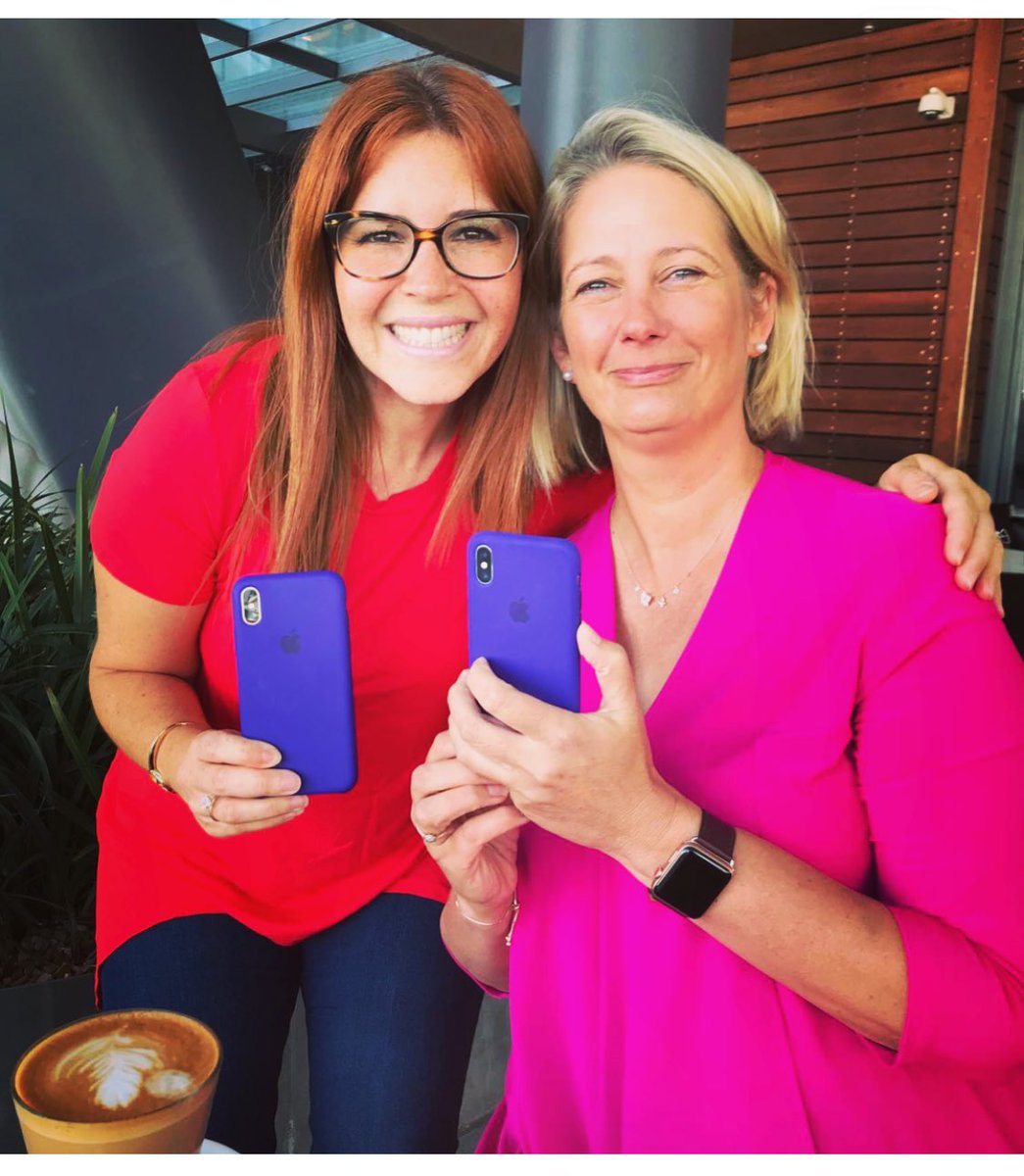 CarinaParisella's tweet photo. The fabulous @annawright819 of @BanjoMaps - &amp; our matching devices! Always in tune with this woman! So wonderful hearing about BanjoMaps progress, amazing work as usual. 👭📱💕 #shestarts #alumni #banjomaps #girlboss # https://t.co/jo4LhQA11B