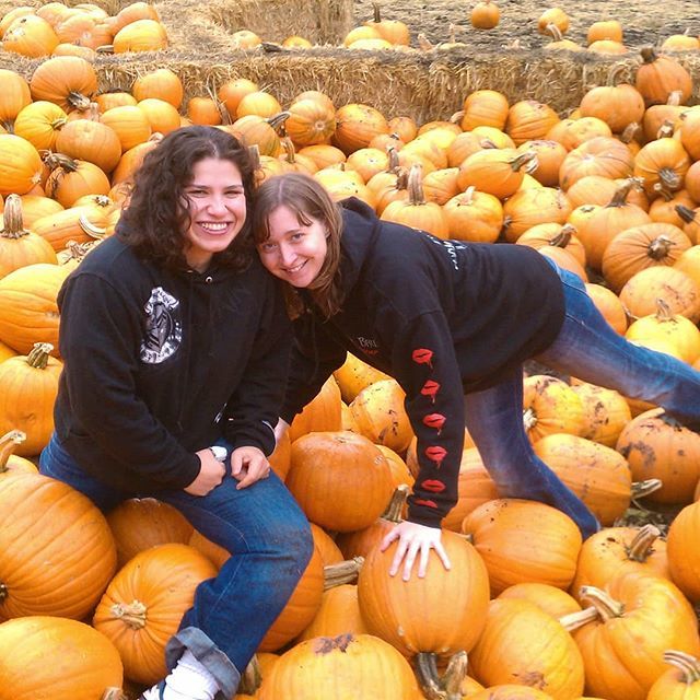 vr0d's tweet image. Throwback Thursday to a glorious pumpkin patch with THIS ONE. Seriously, pumpkins as far as the eye can see, a haunted maze with a living minotaur, and the ocean cliffs right across the road. 💯 ift.tt/2FA1IkI