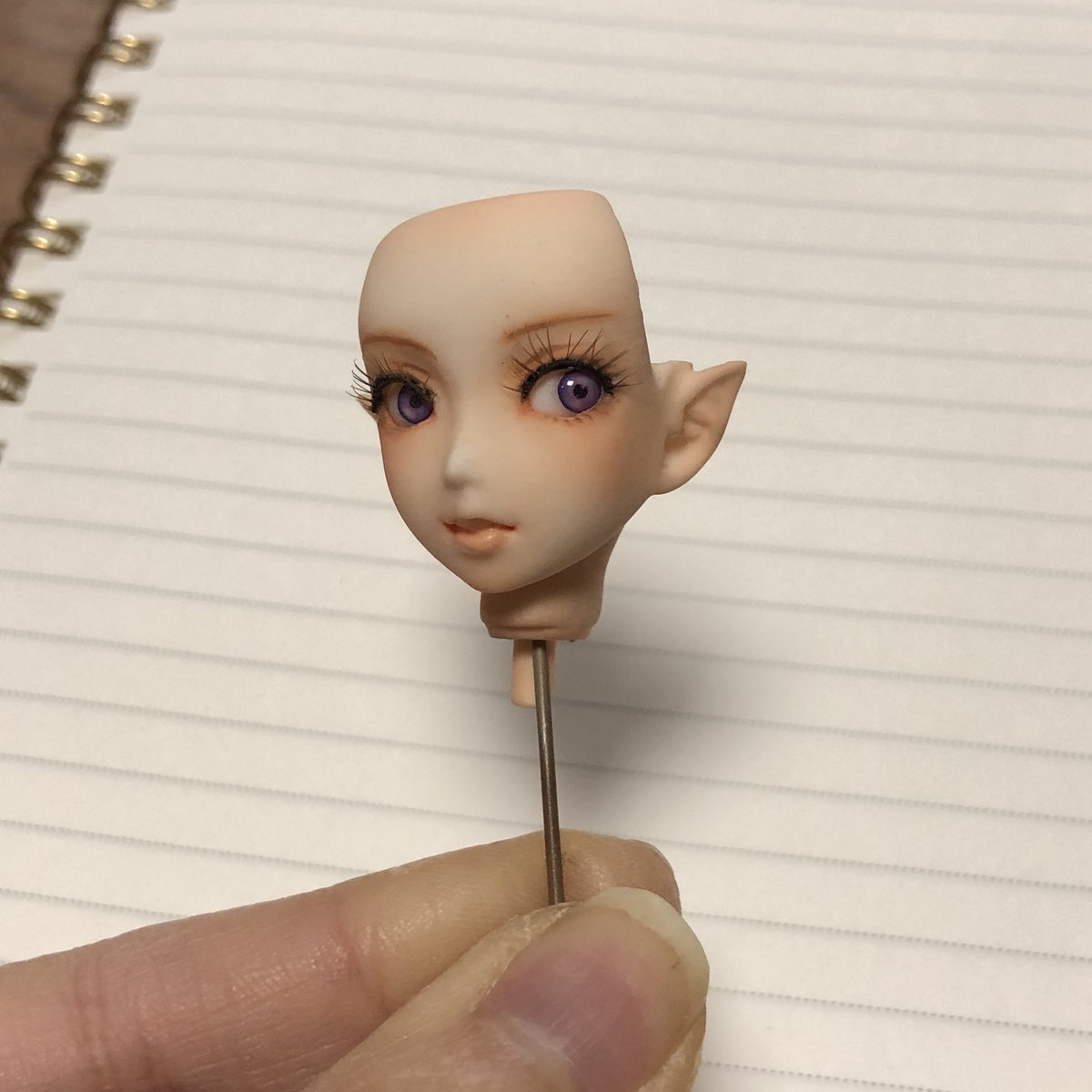 creamode's tweet image. 特別バージョンの顔も塗れました。
キットをドールアイに改造して、メイクしてまつ毛付けました。
オフィシャルも可愛いです。