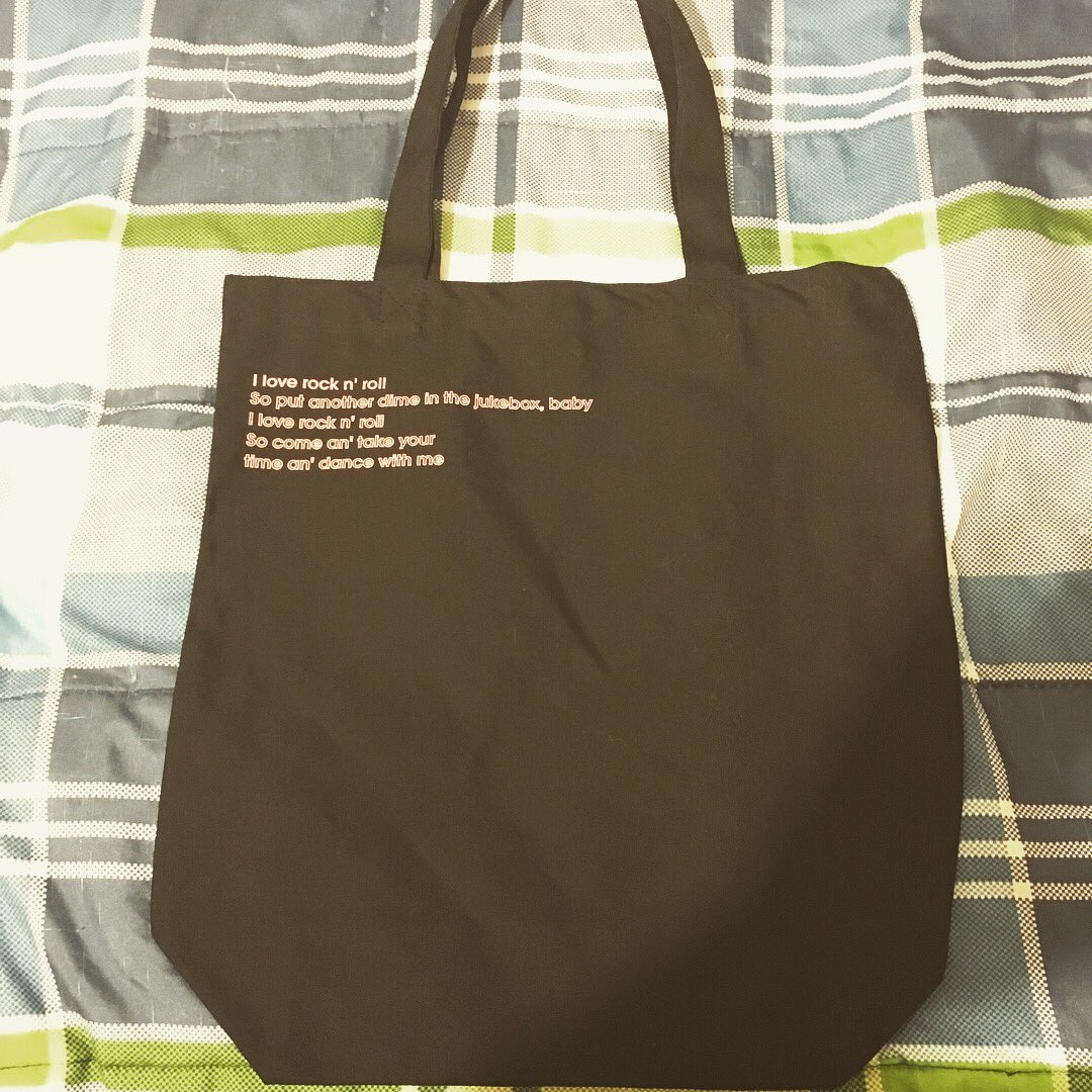 PrinceAli89's tweet photo. My lovely @BritneySpears #ILoveRockNRoll tote bag from @Target! I LOVE IT! 😍🎶🎤🎧🎼 #February #2018 #BritneySpears #BritneySpearsCollection #Target #BArmyStyle #BritneyArmy #ItsBritneyBitch https://t.co/bAtzBkriee