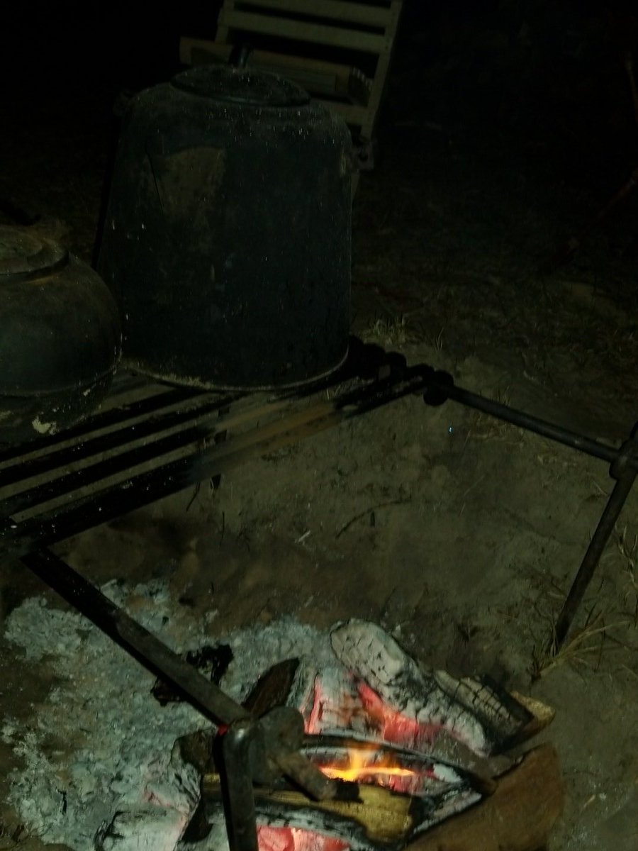 FaythOnFire's tweet photo. Nothing like sitting back in the 1860,s around a campfire listening to the coyotes...coffee is brewing already! #CivilWar #reenacter #8hoursteep https://t.co/XLpDVCl7ow