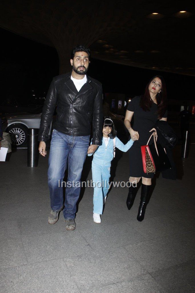 #AbhishekBachan , #AishwaryaRai and #AaradhyaBachan snapped at Airport