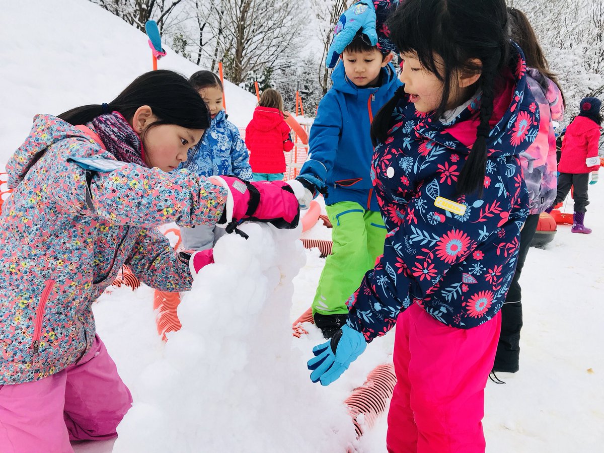 MSTokyoOak's tweet photo. Wintery scenes from Snow Fun Day 2018! #MSTfun #MSTjoy #MSTElementary ❄️😄☃️🌨🗻 https://t.co/vsrqQr5CpJ