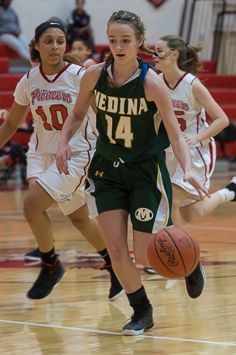 russellgifford's tweet photo. Medina's @Gill_wagner drives against Elyria. @medinagbball https://t.co/KykkrNzY4z
