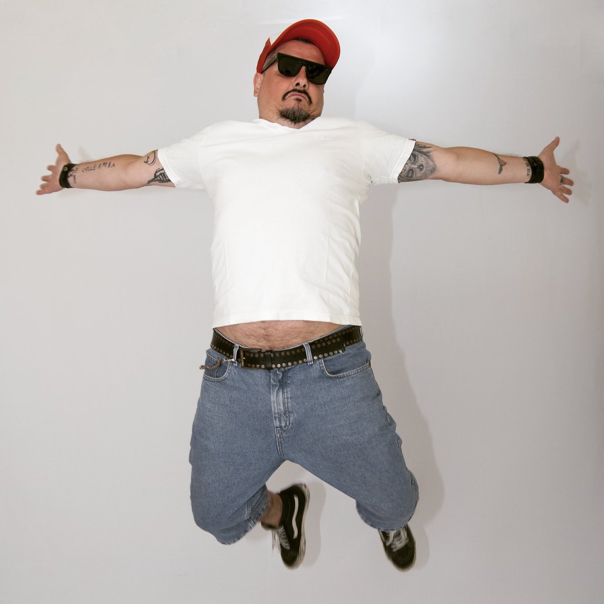 morrisonhotel67's tweet photo. Saltar hasta el techo, y no tener techo... Hagamos reír, lo demás llega solo..#comediante #comedian #comedyguy #standupguy https://t.co/tjh2wSt64f