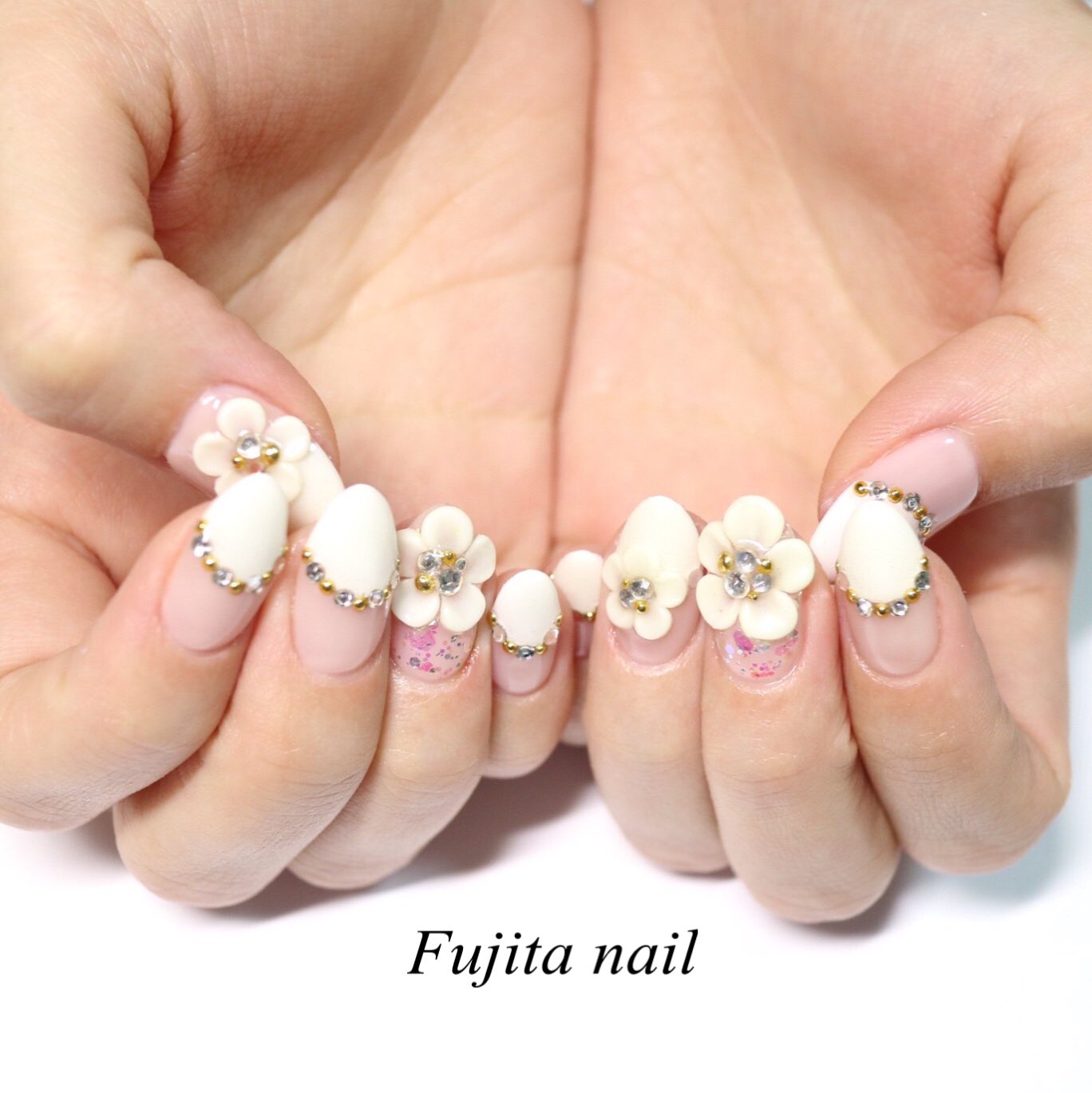 藤田ねいる White Flower Nail ネイルデザイン ネイルアート ジェルネイル Naildesign Nailart Gelnail お花ネイル 3dアート フラワーネイル Flowernail シンプルネイル 大人ネイル ウェディング ネイル ブライダルネイル 3dフラワー 新宿