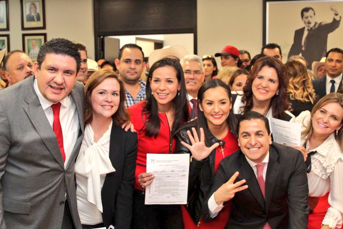 anabelacostai's tweet photo. Con mucha emoción y convencida de que mi andar por la vida pública ha sido al lado de las familias de #Cajeme, hoy me registré ante la Comisión de Procesos Internos del @CDEPRISonora como pre-candidata a la Diputación Federal del #Distrito06 de Cajeme. #VamosPorEl6 https://t.co/yP0kIm1QEz
