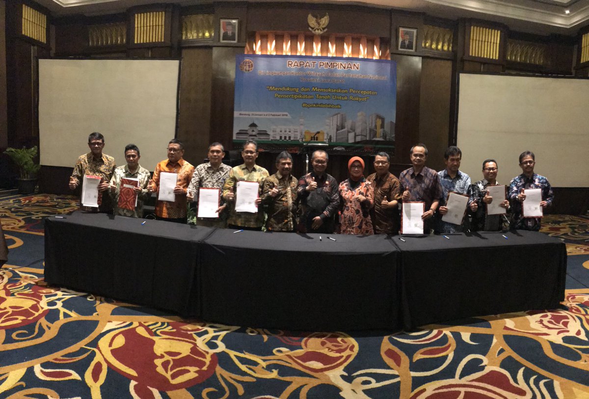 Penanda tanganan Pakta Integritas dan Perjanjian Kinerja Tahun 2018 antara Kepala Kantor Pertanahan Se Jawa Barat dengan Kepala Kantor Wilayah BPN Provinsi Jawa Barat