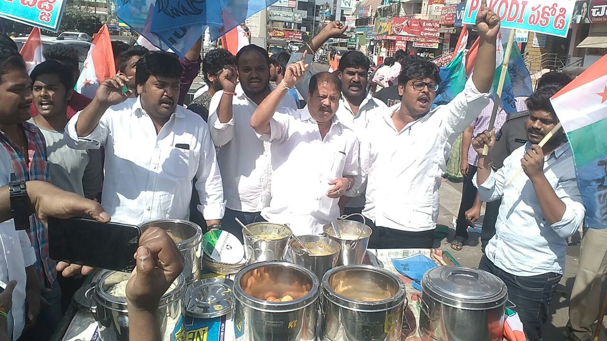 INC_Andhra's tweet photo. Congress leaders sell 'pakodas' in Kakinada as a sign of protest on the rising unemployment and Modi and Chandrababu's apathy. https://t.co/ltDkFrvdMH