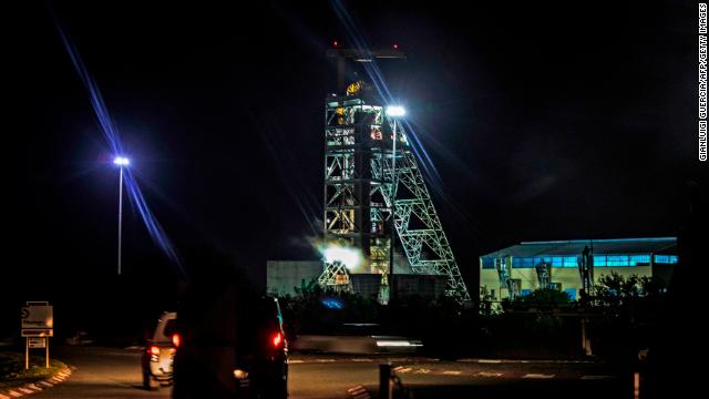 cnnbrk's tweet image. More than 900 workers have been trapped for at least 24 hours in a South African gold mine that lost power after a storm cnn.it/2FCZAJ8
