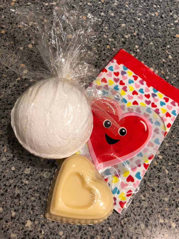KattitudeKos's tweet photo. Don’t forget our Feline Valentine sets and Love Lotion #9 are only available through this Tuesday, February 6th! Get in those orders while you still can’t 💖✨ https://t.co/i7sxqu7dtY https://t.co/CwykXlbWHm