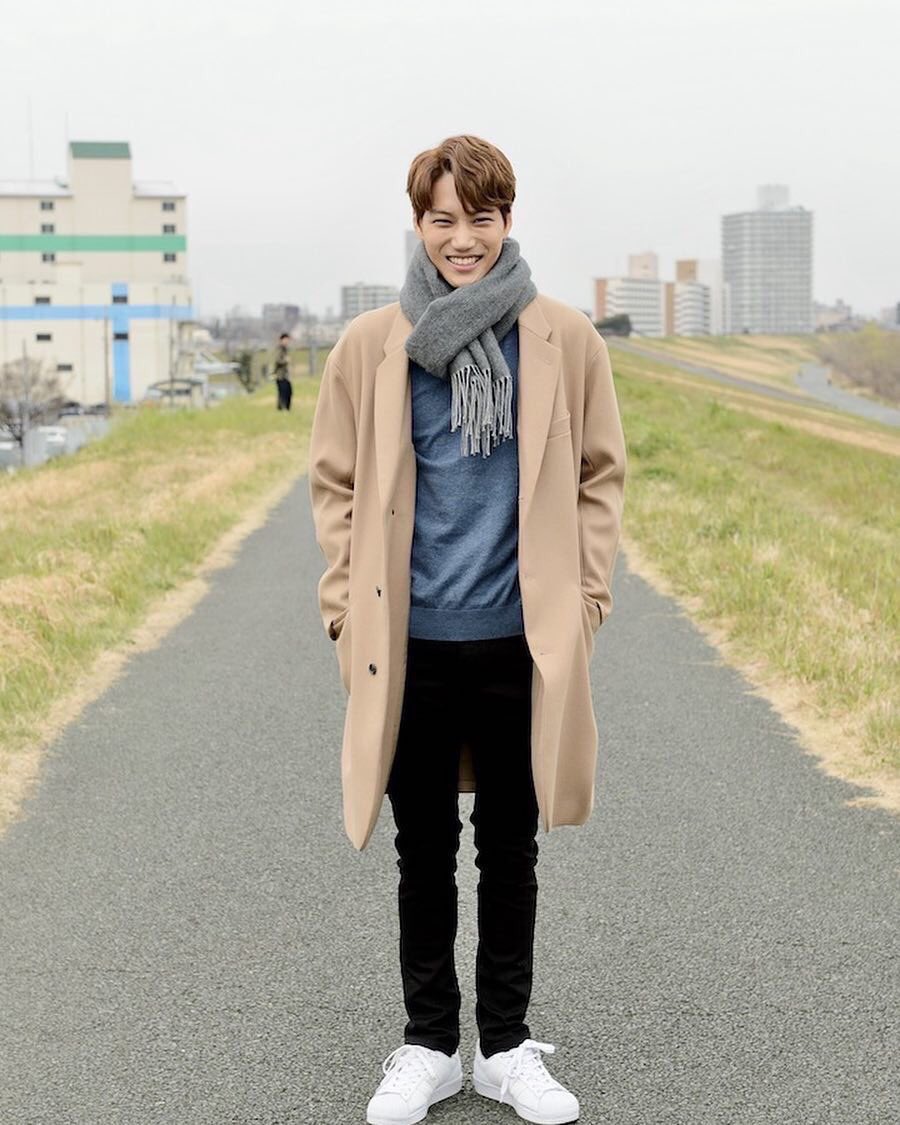 gom_de_gomssy's tweet photo. 종인이 저러케 항상 뒤꿈치 붙이 서는 거 예쁨!😍 #iHeartAwards #BestFanArmy #EXOL @weareoneEXO https://t.co/lMptPtSQlE