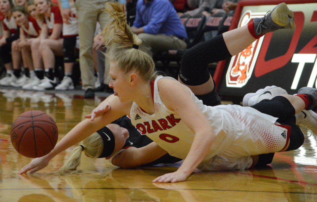 HeadlinerSports's tweet photo. .@brookepace12_ has missed most of the season after breaking an ankle before the jamboree. She's up and running now, though, including an 8-point outburst to help the @OHSLadyTigers upset @nixagirlsbball. https://t.co/N8ytp3ou4A https://t.co/wS5zVkW4B4