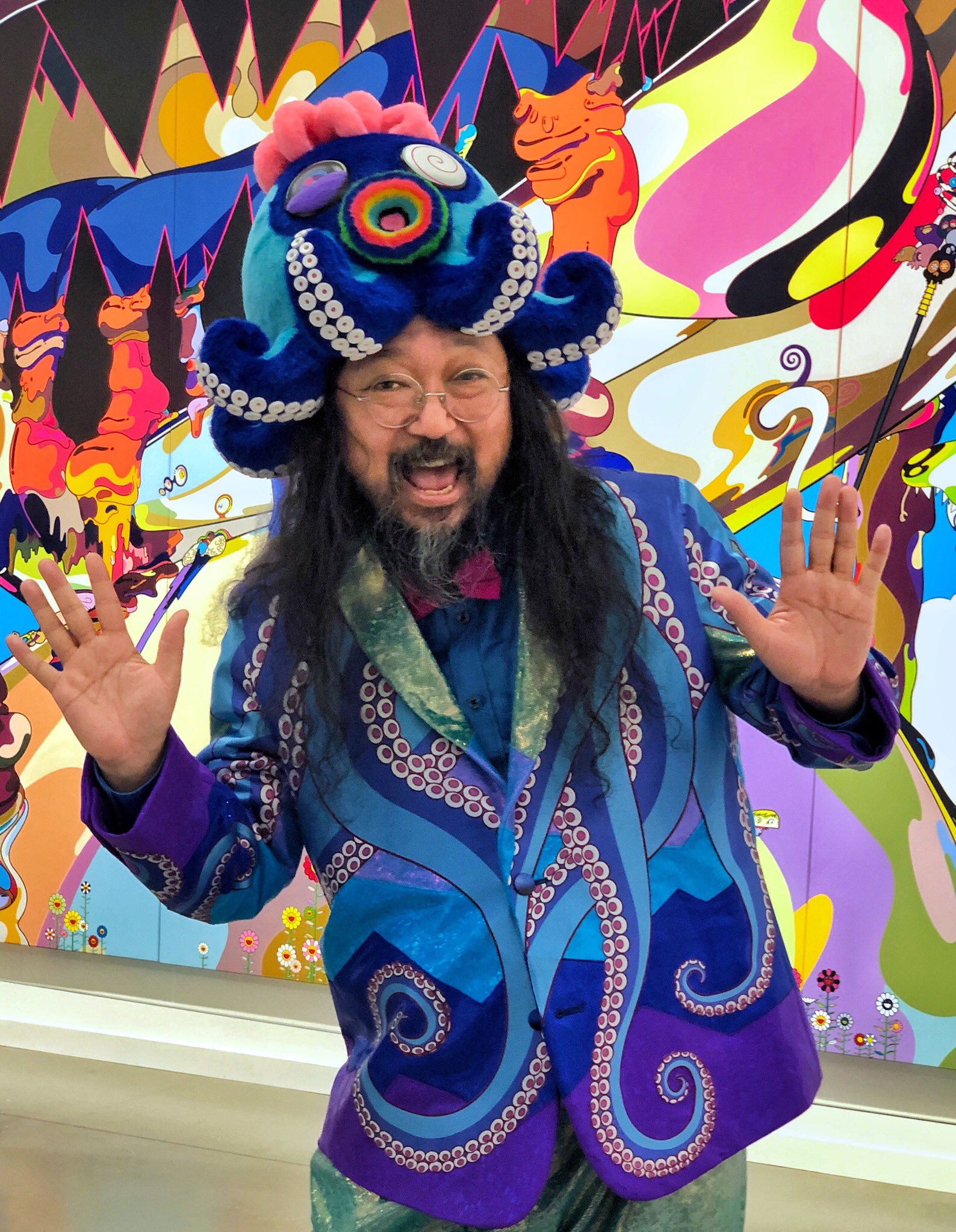 1 pic. Thanks to legendary artist Takashi Murakami for his patience while we forced him to pose for photos, videos & boomerangs during the preview for his new major retrospective show @VanArtGallery. Runs Feb. 3rd to May 6th! #vagxmurakami https://t.co/JQoKadHgbX