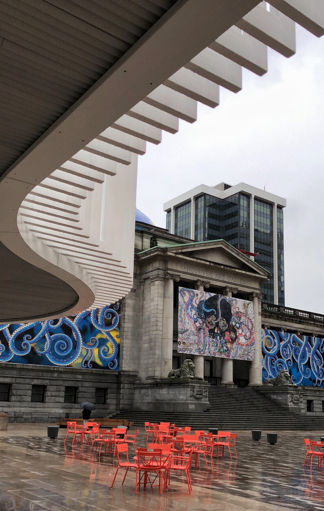 4 pic. Thanks to legendary artist Takashi Murakami for his patience while we forced him to pose for photos, videos & boomerangs during the preview for his new major retrospective show @VanArtGallery. Runs Feb. 3rd to May 6th! #vagxmurakami https://t.co/JQoKadHgbX