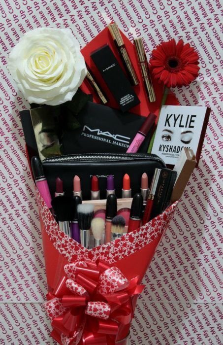 pretty_giirsl's tweet photo. Los únicos ramos que quiero que me regalen. 🤭 https://t.co/ttLYciXW8p