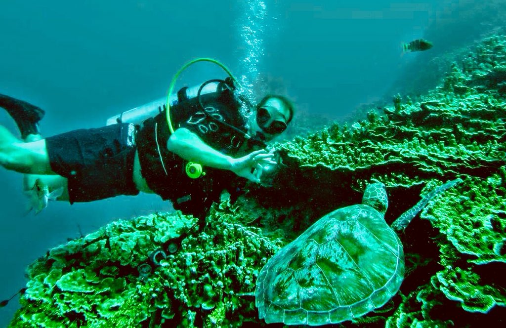 Patriotboat's tweet photo. Dive taxi available through @MWRGUAM on Naval Base Guam! Book today! #patriotboatcharters #diveguam #seewhatsoutthere https://t.co/HKdFHH49dc