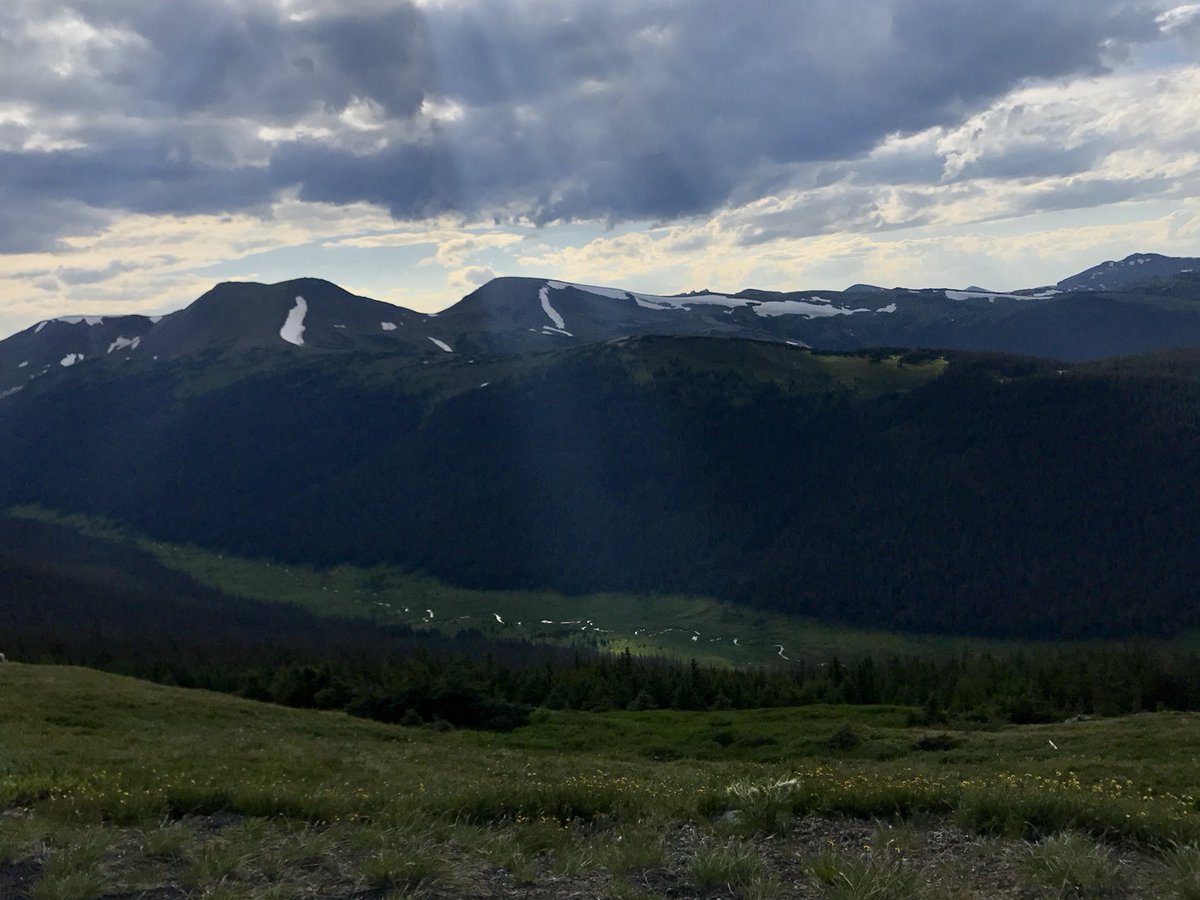 ExplorLocalLife's tweet photo. RT @ExtremeRVing "Yep, done a few of these...#TrailRidgeRoad @rockymountainnp is one of our favorites recently. #ExtremeRVing #RVing #RVLife https://t.co/Cjhe4MN1tw"