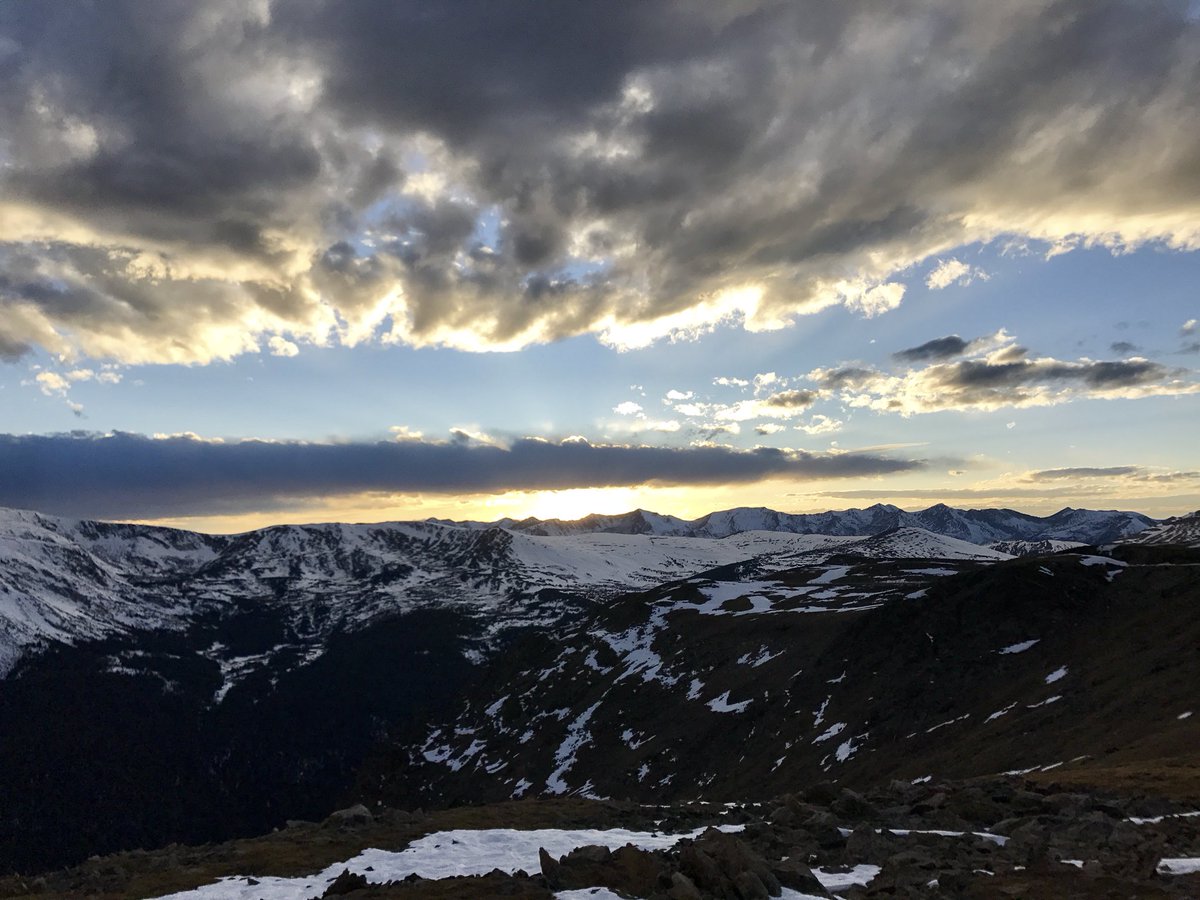 ExplorLocalLife's tweet photo. RT @ExtremeRVing "Yep, done a few of these...#TrailRidgeRoad @rockymountainnp is one of our favorites recently. #ExtremeRVing #RVing #RVLife https://t.co/Cjhe4MN1tw"