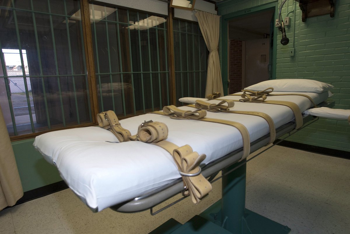 AlArabiya_Eng's tweet photo. Inside #executionroom of the #Dallas man who killed daughters while mom listened https://t.co/KNhVSB5pUR https://t.co/Qxwlv5ys1F