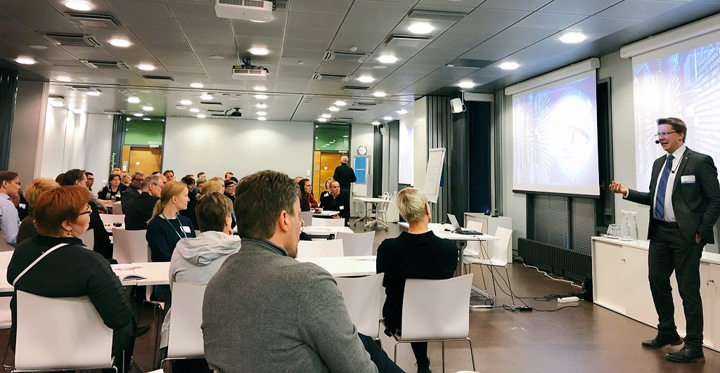 VappuAura's tweet photo. Jos tehtäväsi voi hoitaa ohjeita seuraamalla, tulet saamaan kenkää 5v. sisällä! #Digitalisaatio ja #robotit hoitavat hommasi paremmin. @Solstierna haastaa johtajia @TechnopolisPlc aamussa. #tpevents, #TechnopolisPlc https://t.co/1wr08gWebv
