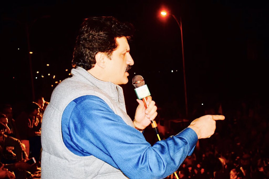 AjmalkWazir's tweet photo. آزاد میڈیا  کے پاس کیا اس سوال کا کوئی جواب ہے کہ اسلام آباد میں نقیب اللہ قتل کے خلاف آئین اور قانون کے دائرے میں رہ کر دیے گئے اس دھرنے کی کوریج کیوں نہیں کی گئی جس کا کوئی ایک مطالبہ بھی غیر آئینی نہیں؟؟؟
#JusticeForNaqeebMehsud 
#NaqeebullahMehsud https://t.co/moqKigClLP
