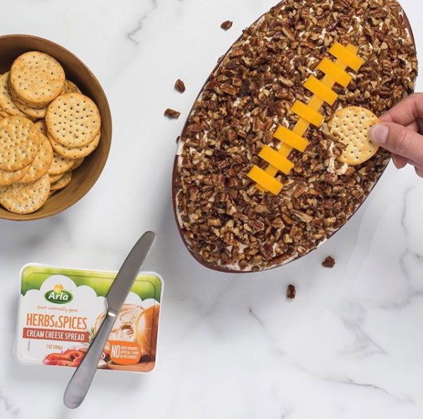 ArlaGroup's tweet photo. It’s Super Bowl weekend and there’s a food fight brewing between @Patriots and @Eagles fans. Here’s how @ArlaFoodsUS is getting in on the action https://t.co/kEiDKGbPzp https://t.co/7GRrvI0wOr